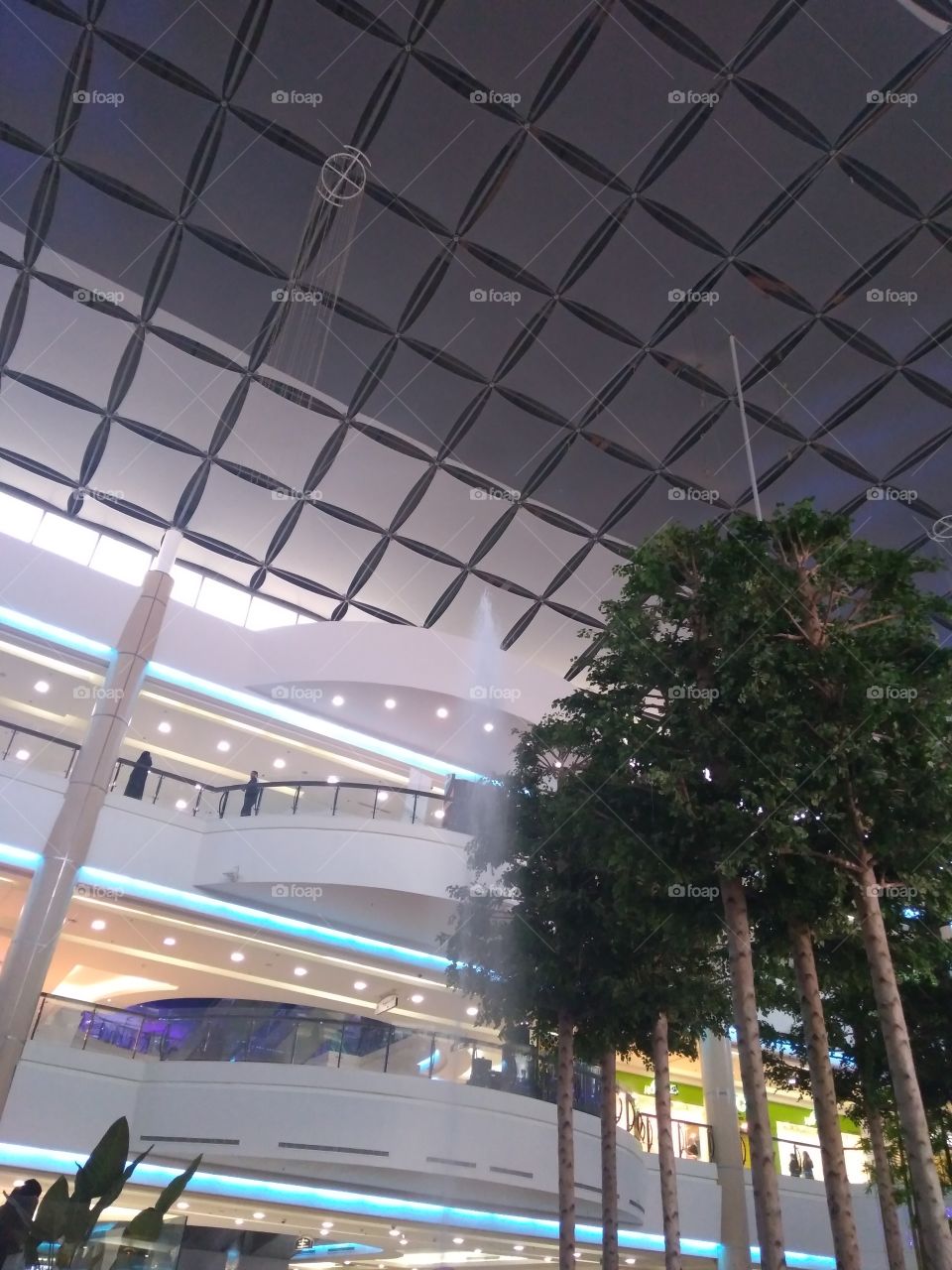 I took this pic in one of the mall in Riyadh, Saudi Arabia.... i love the architecture... it's simple yet elegant