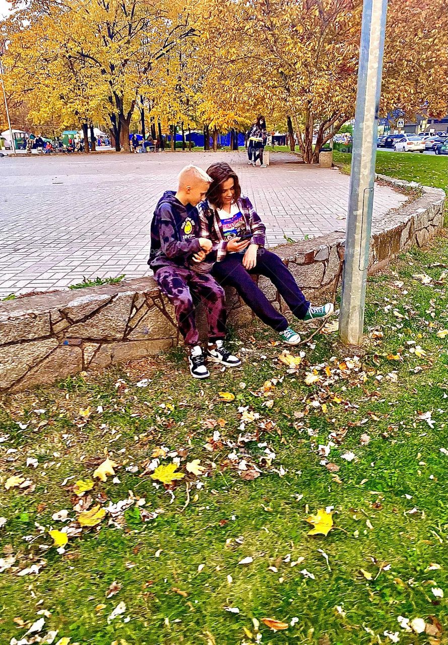 #children #autumn
#park #sun #trees