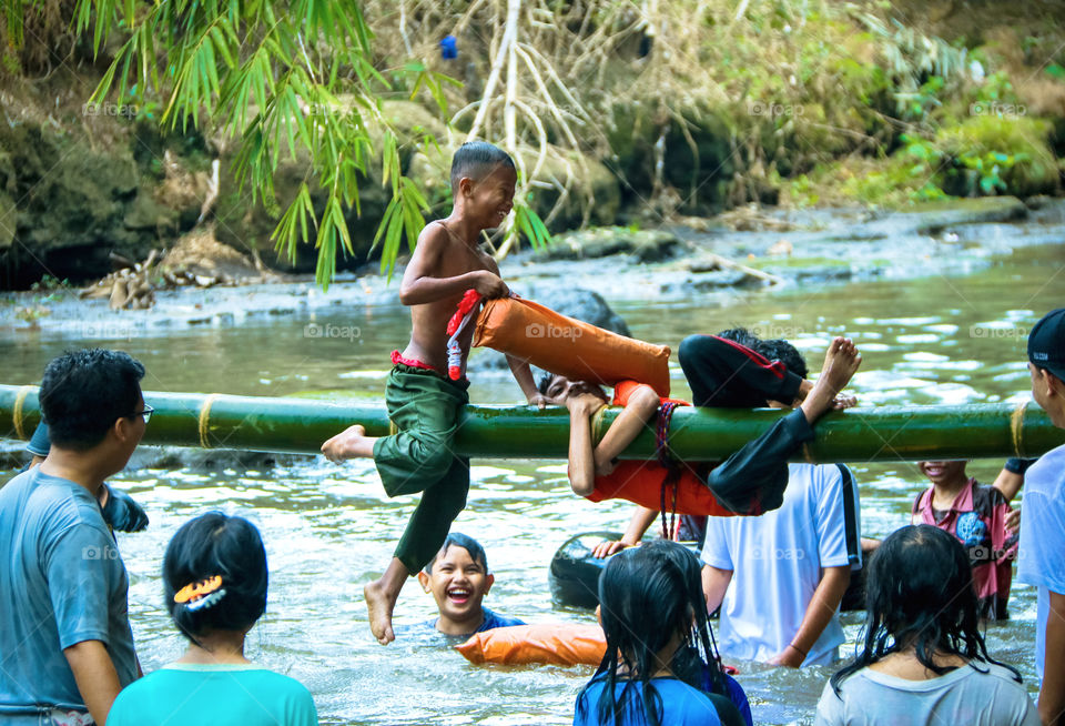 fun and cheerful. so happy to play together. and Seeing them makes people smile happily.