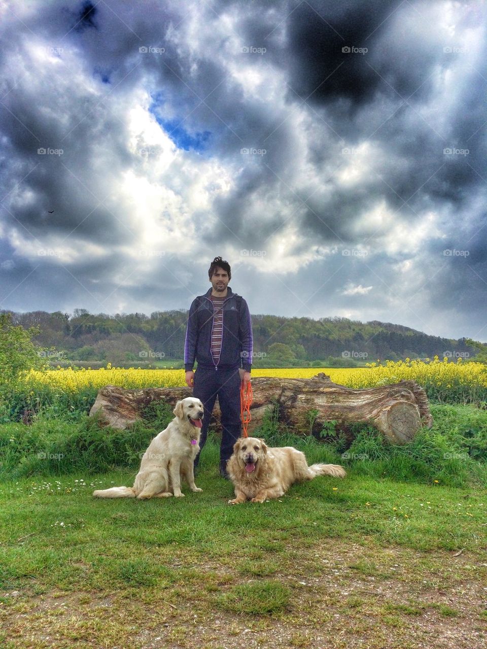 Nocas and Zoe posing with daddy