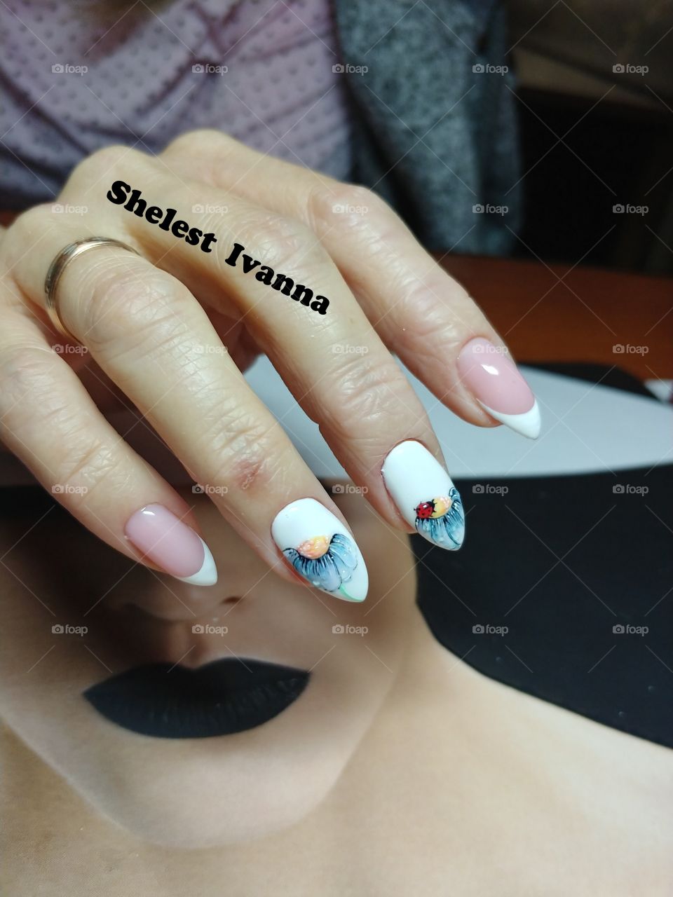 flower manicure