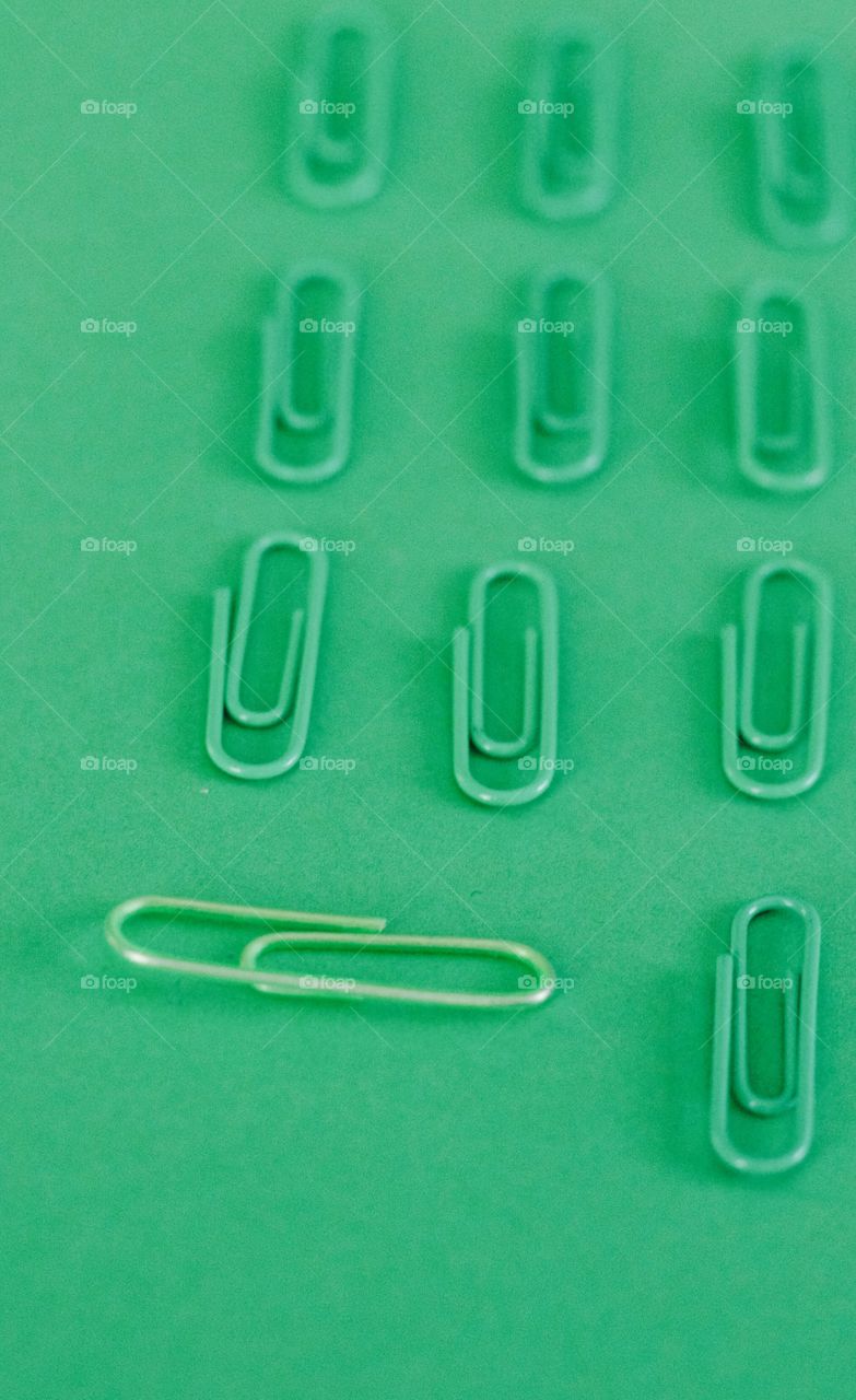 Green Color Story - plastic-coated paper clips in two shades of green