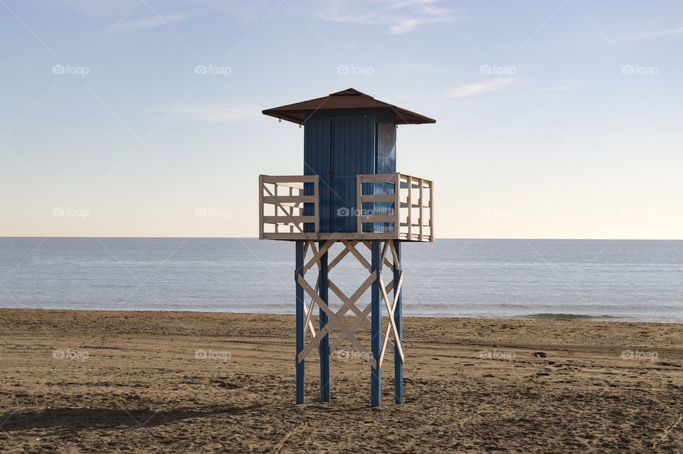 Lifeboats essential tools for rescuers
The wooden structures, with duratecho covers, stand out in the places with the most panoramic view on the beaches These species of houses are the towers, where the lifeguards are located to observe the behavior of the sea and to watch that the bathers are not surprised by the strong waves, due to the oscillation of the marine currents.