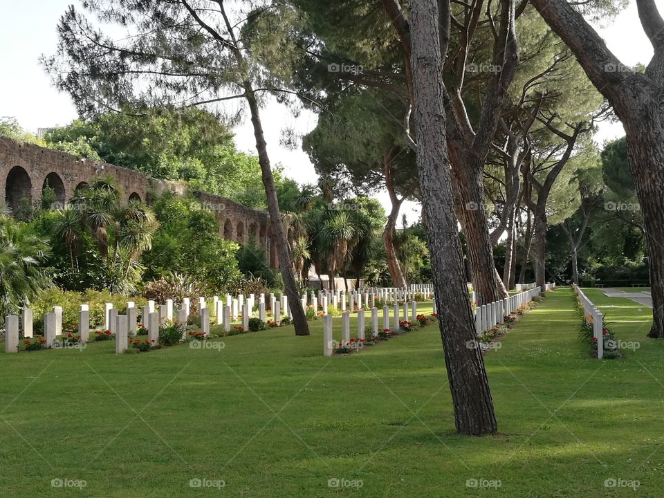 war cemetery in rome