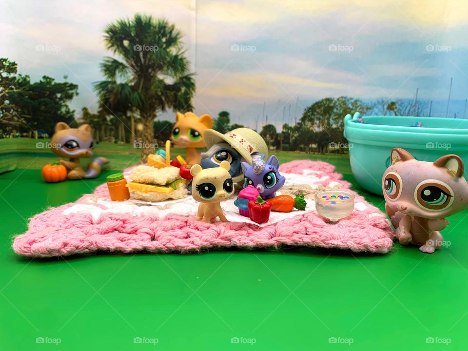 Characters LPS Toys For Kids Having A Picnic Scene With Our Exclusive Personal Photo Background From The Park In A Tropical Environment Looking At An Actual Real Mini Sandwich.