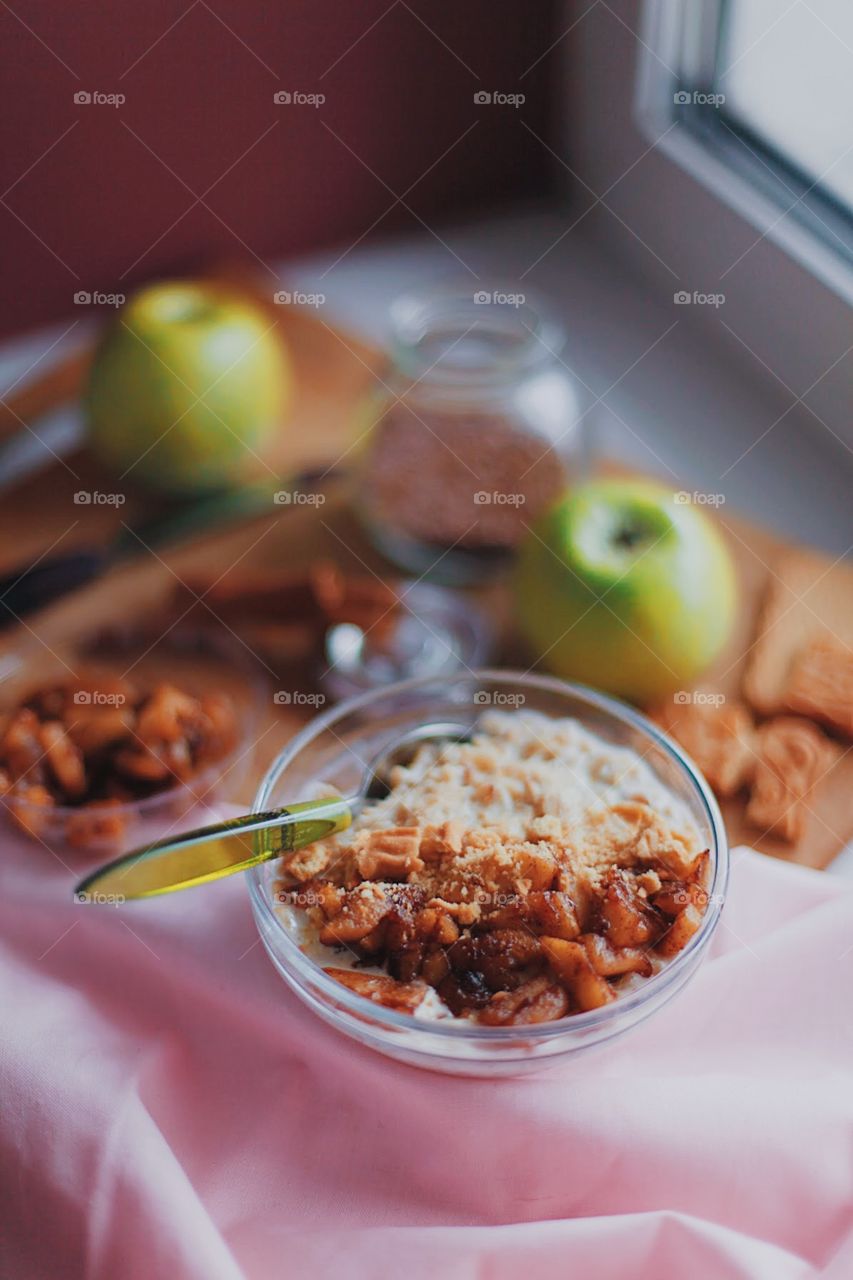 Oats with cinnamon apples for breakfast 