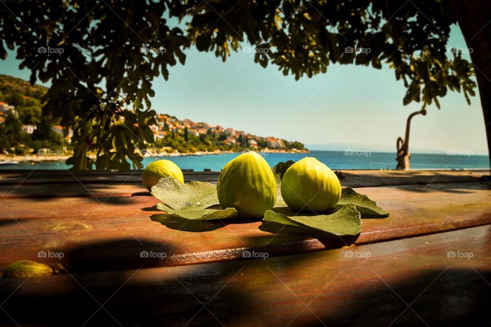 Figs in garden on table near beach