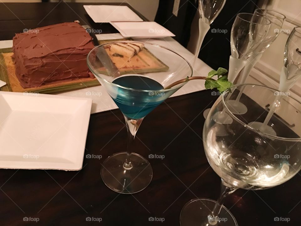 Blue martini and milk chocolate cake on table at party 