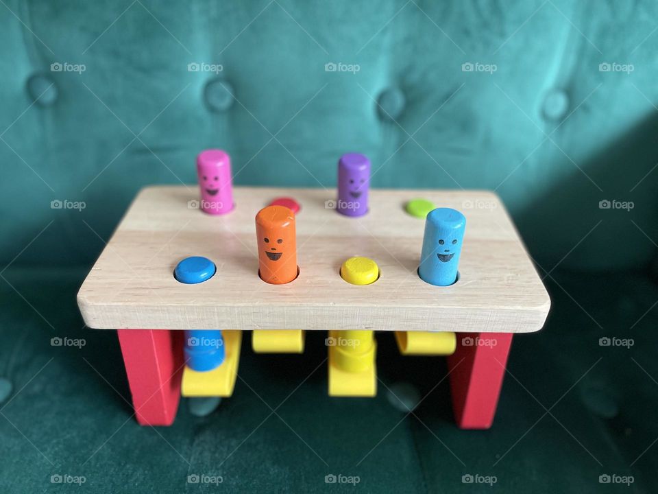 Woden toddler toy with circles, circular shapes in everyday life, playing with circles, circles and toddlers, geometric shapes in life, toys and geometric patterns, kids learning shapes, Melissa and Doug toddler toys