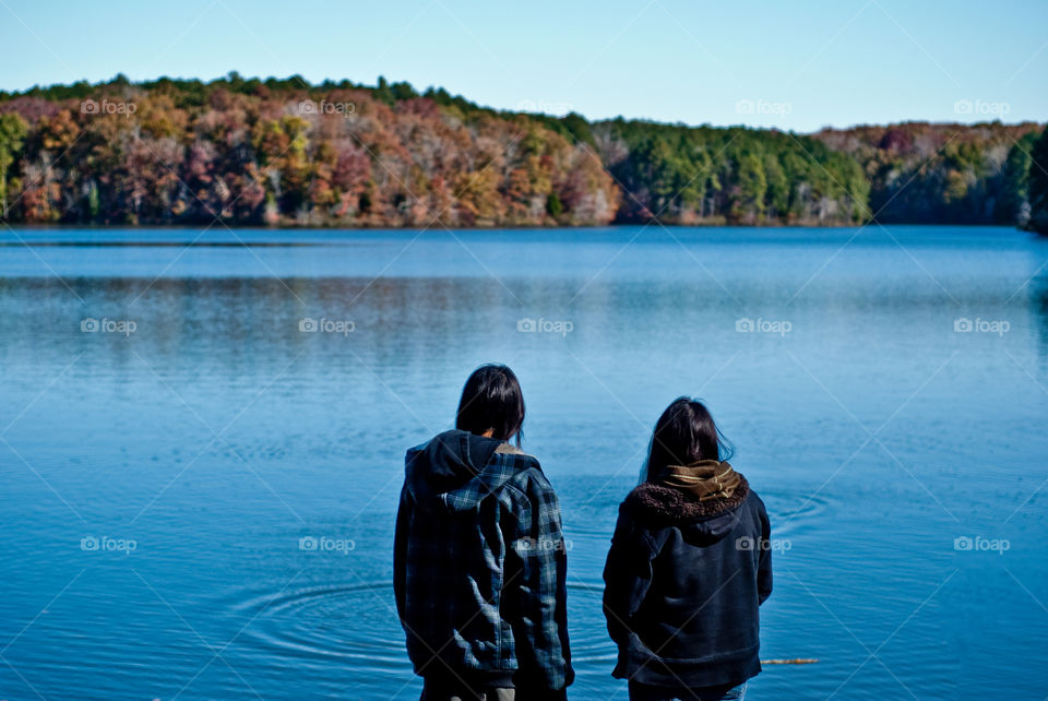 Hiking at Cub Lake in Natchez Trace Park in Tennessee 