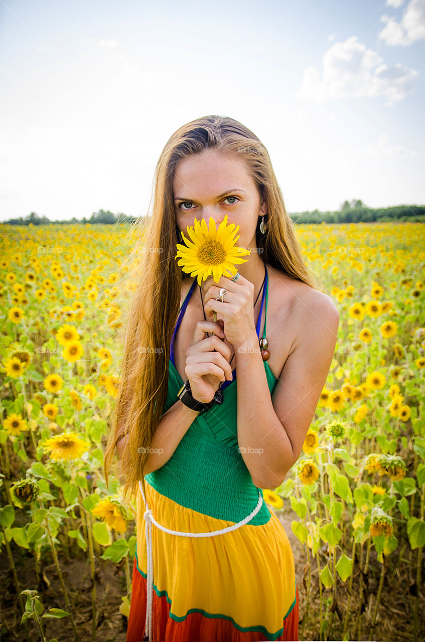 girl in sunflowers