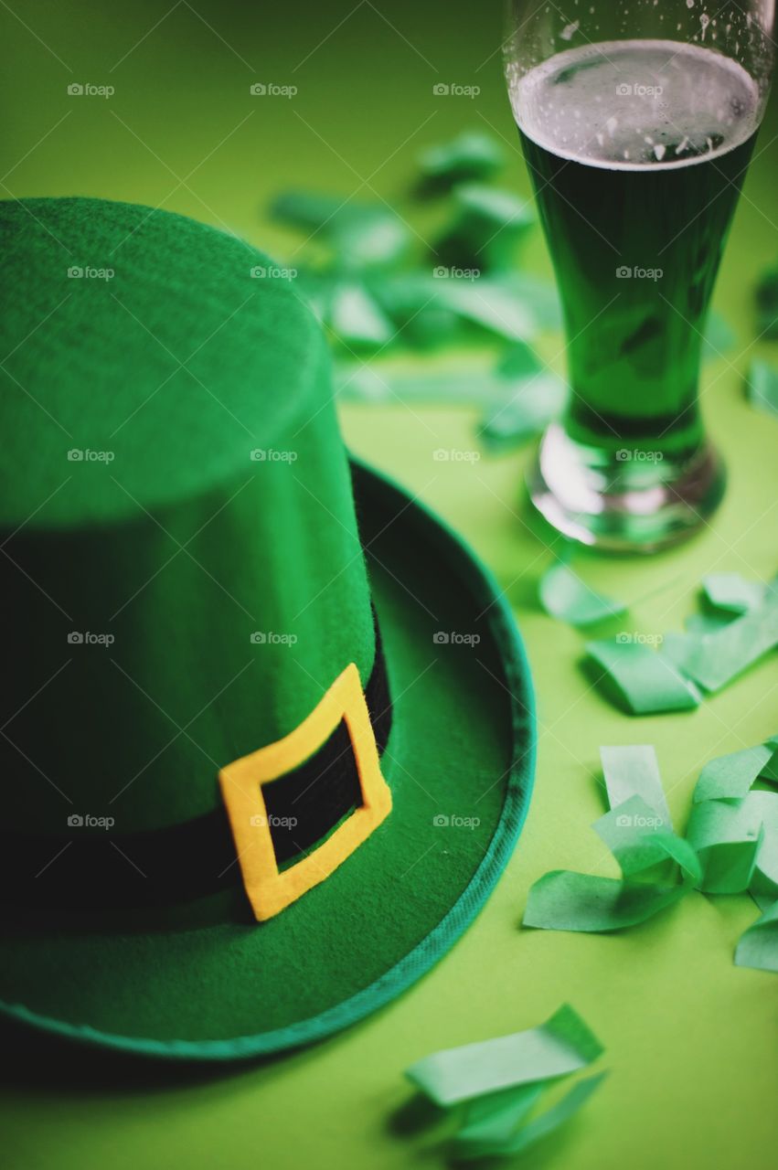 St. Patrick's day, green, leprechaun, beer, green beer, paraphernalia, Ireland, Irish, March 17, clover, lucky, luck, good luck, coins, wealth, hat, leprechaun, pot, confetti, holiday, Wallpaper, background, spectacles, carnival, karnavalnye glasses, green hat, celebration, parade, cocktail, drink, drinking, alcohol, Mixology, drink, top, minimal, festival, party, March, event, accessories, festival glasses, spring, deep green, green, grass, thematic, national, tradition, traditions, traditional, St. Patrick, Patricks, Saint Patrick, patricks,