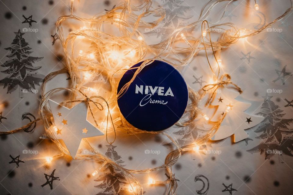 nivea / christmas lights / beauty product / cream / winter holidays / a gift / 