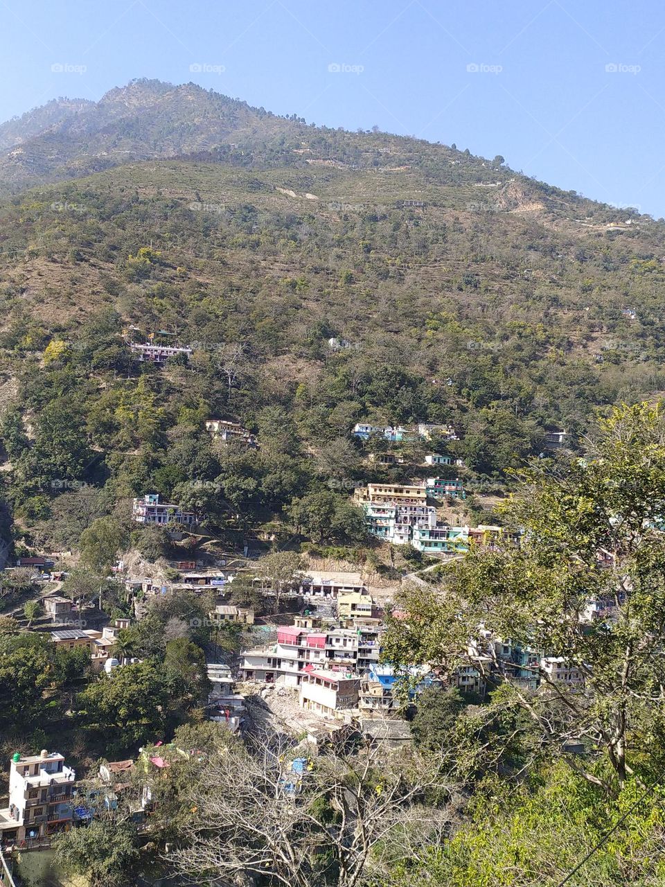 A distant view of the Devprayag valley