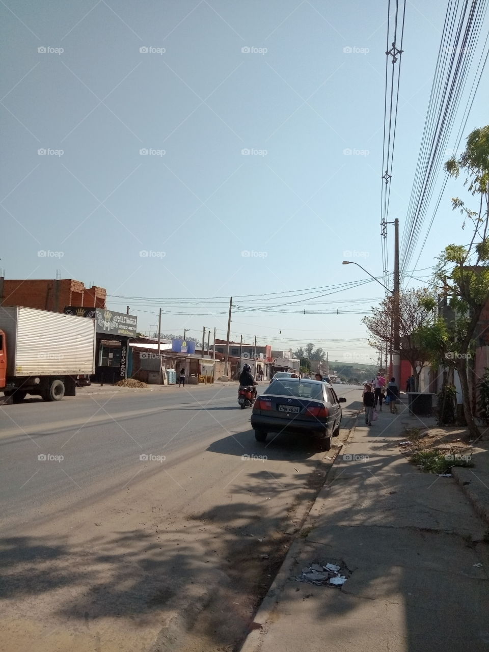 Pessoas nos afazeres do dia a dia