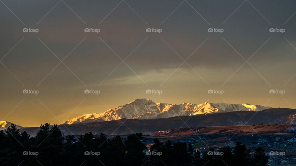 Rocky Mountain Sunrise . Pikes Peak 