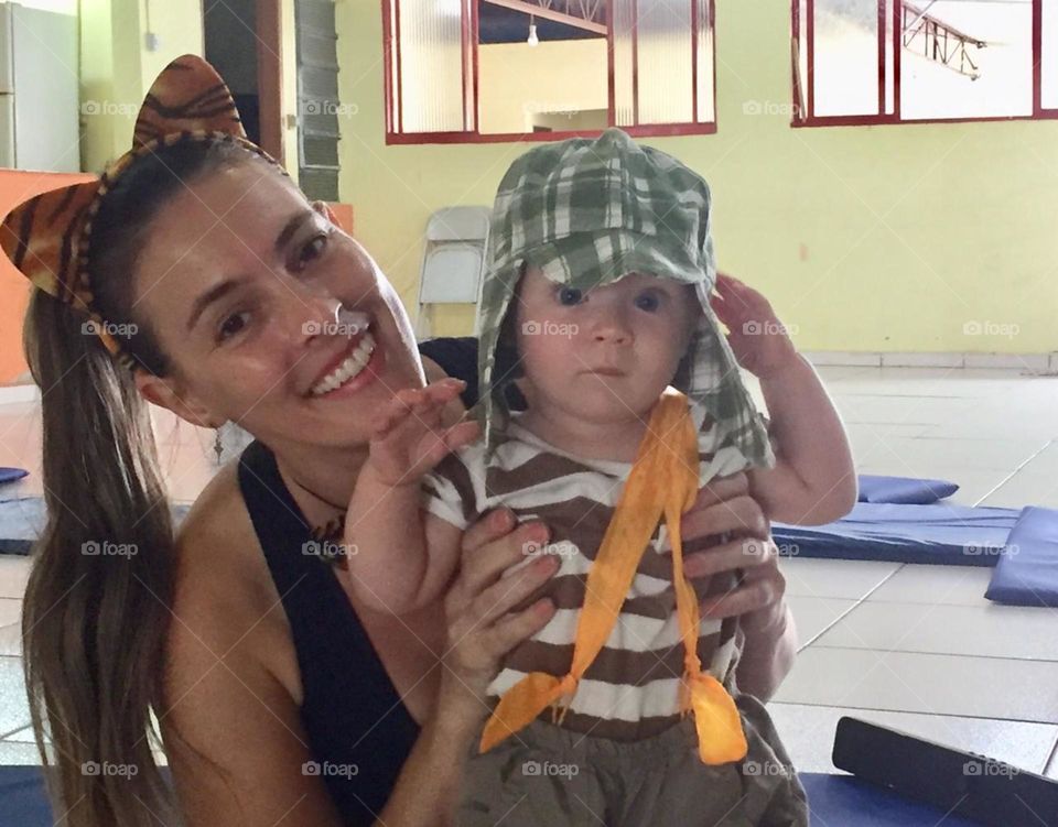 Meu sobrinho Miguel maravilhosamente vestido de “Chaves” para pular o Carnaval e se divertir!