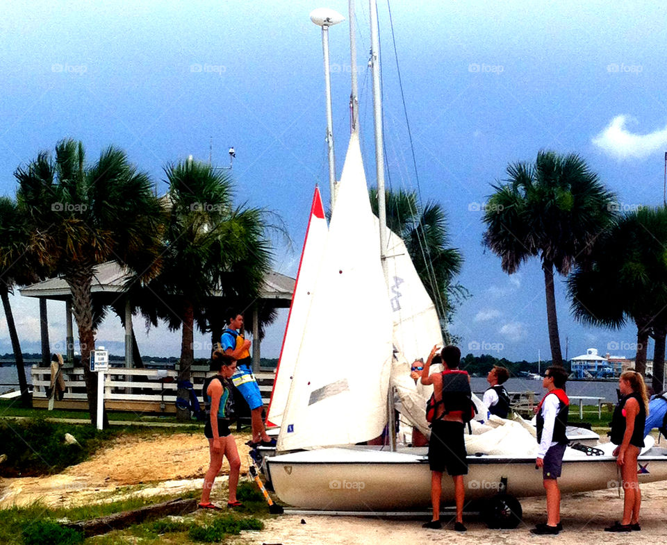 Ready to sail. Teens sailers