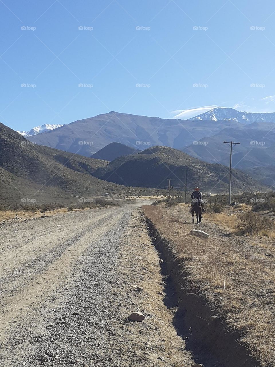 típico paisaje rural de montaña mendocina