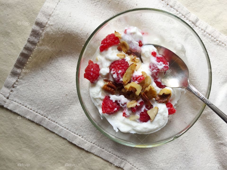 Yogurt with raspberries 