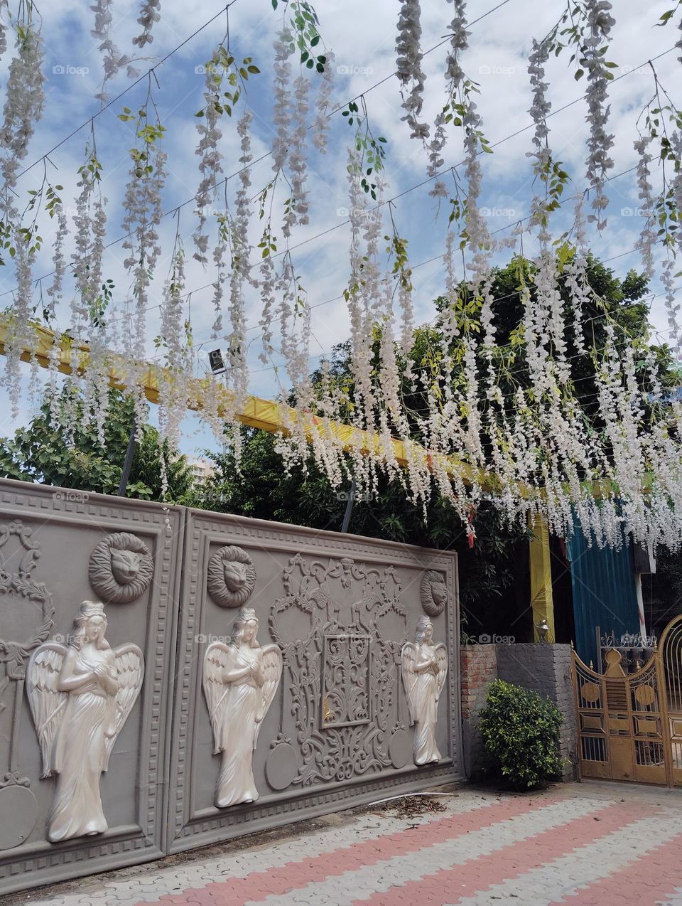 decoration items for a marriage place, standing statue for well of gathering, looks very beautiful