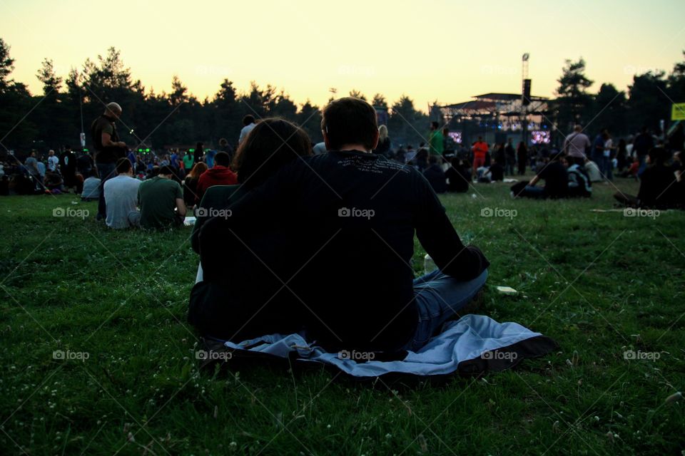 couple at concert