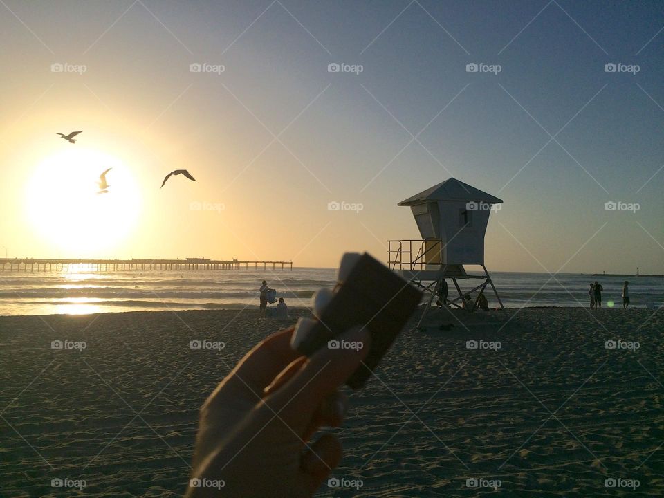 Blissful Californian evenings are celebrated with picturesque nature views and s'mores. 