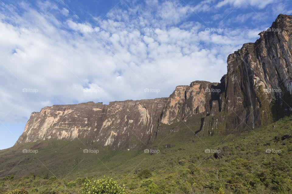 Kukenan falls, Kukenan Tepui in Venezuela, Canaima National Park.