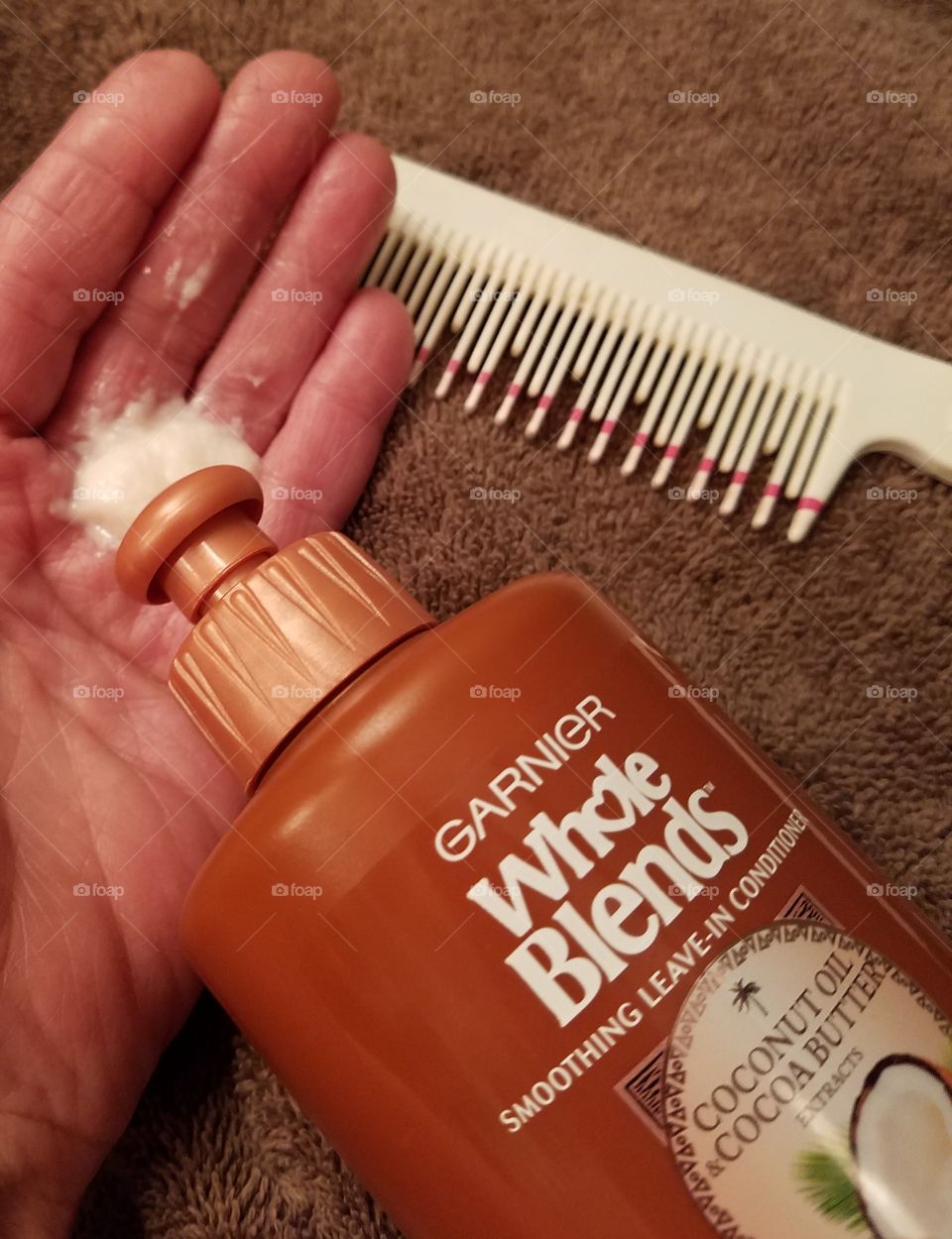 GARNIER FRUCTIS hair leave in conditioner.