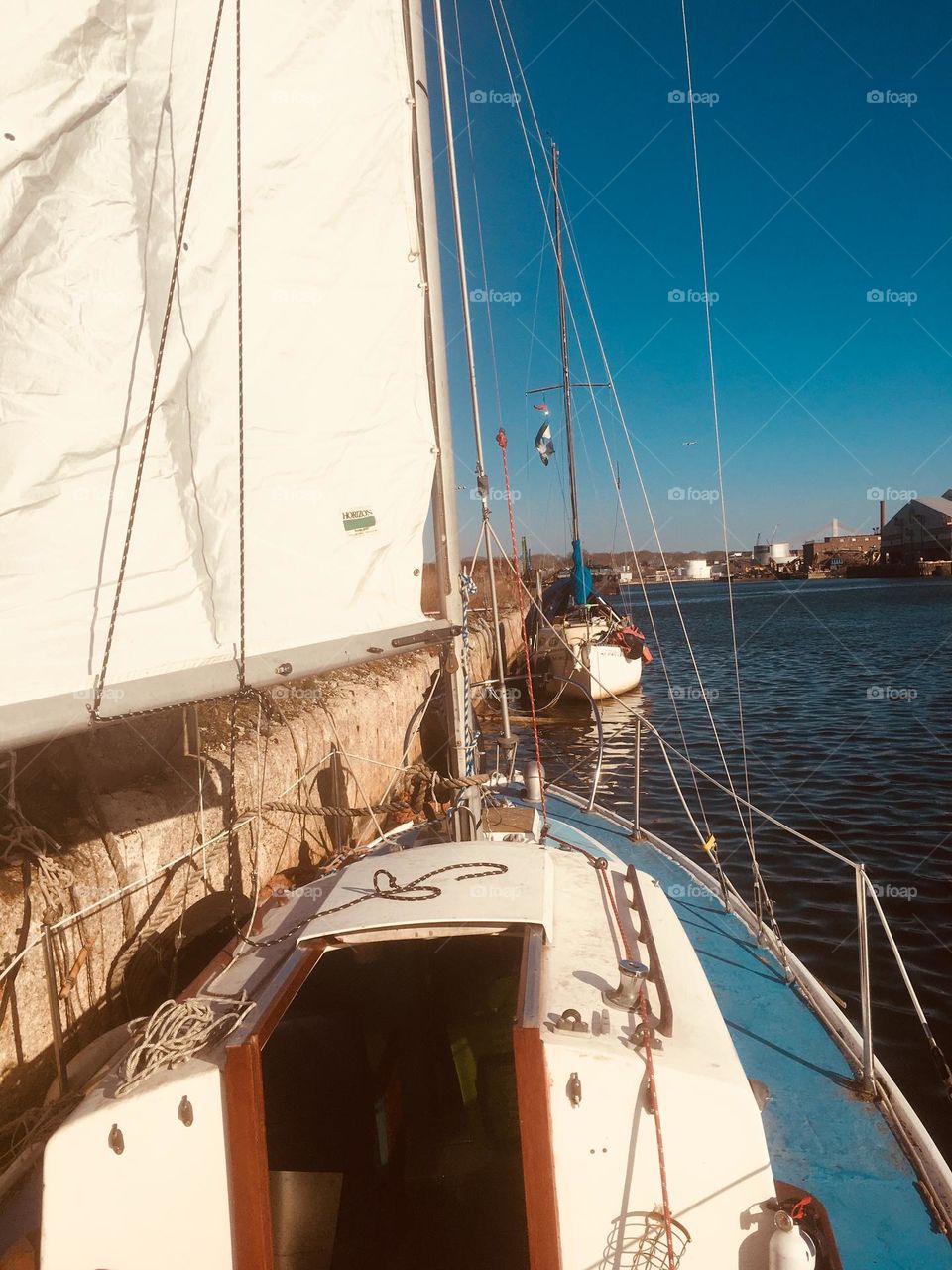 The deck of the „Salvation“, our sailboat seen from aboard her front deck on a bright sunshiny afternoon in the summer of 2018. Hypnotic Productions