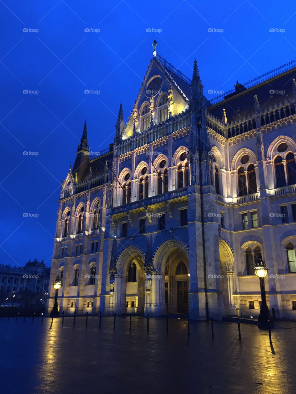 Hungarian parliament at night 
