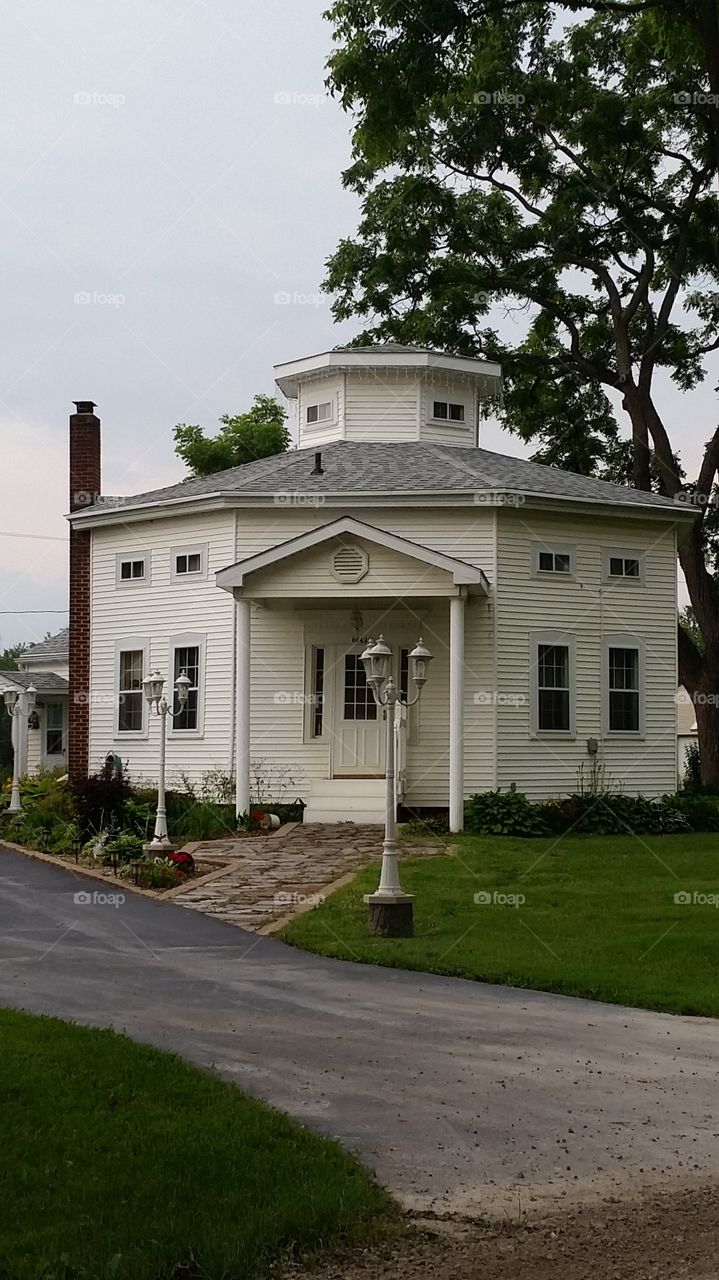 octogon house. Eight Mile Road, South Lyon