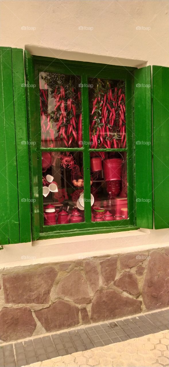 A traves de una ventana.....