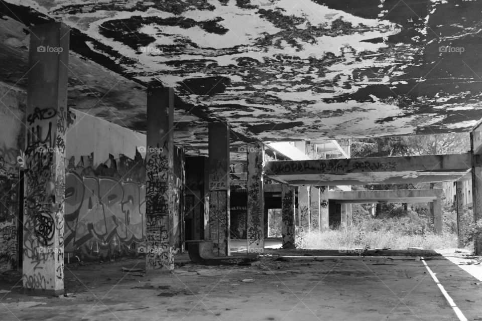 Visit abandoned building, France blackandwhite photography 
