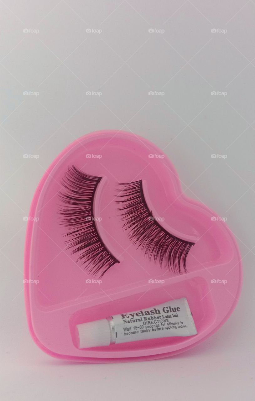 Eyelashes and glue