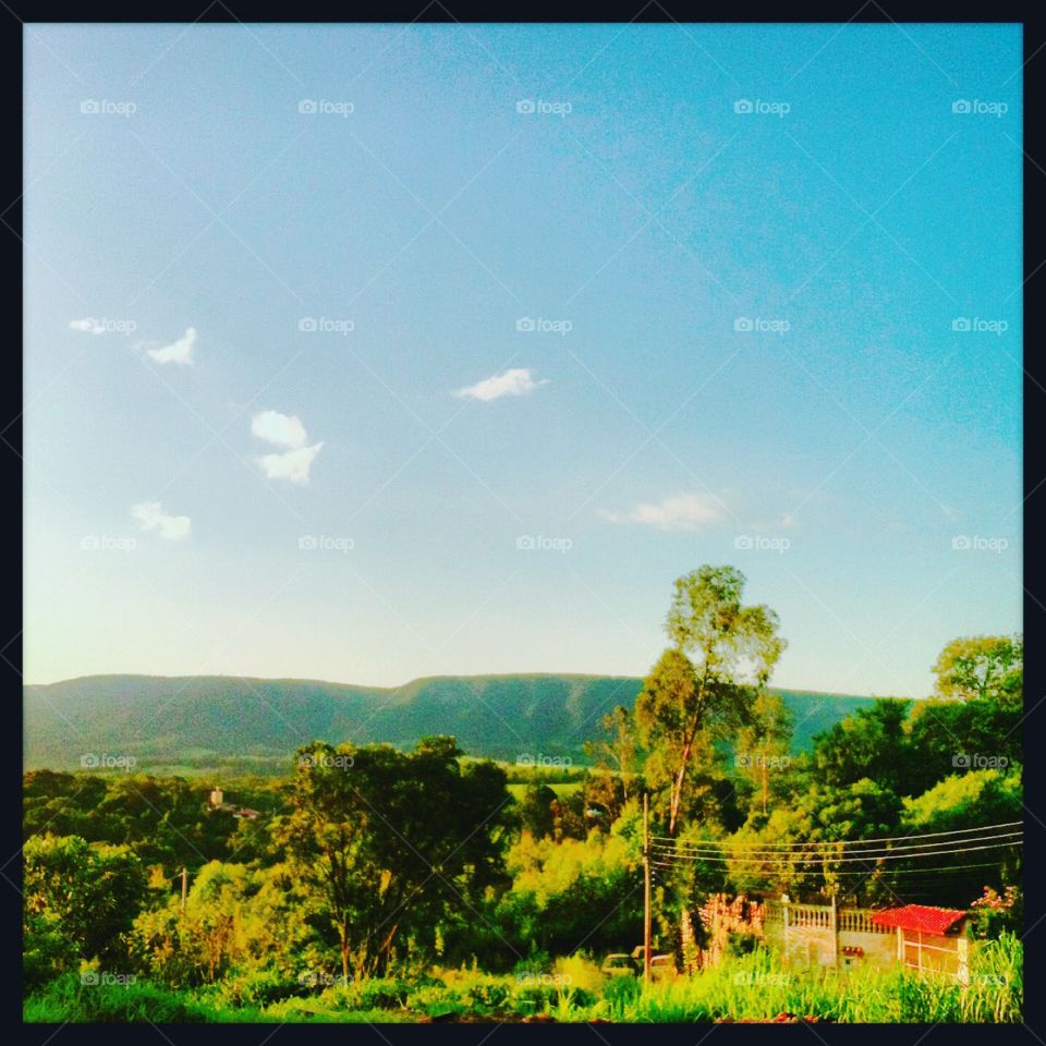 🗾#Céu azul e a #Serra da Ermida ao fundo: inspirador!
Como não contemplar?
🙌🏻
#natureza #paisagem #fotografia #mobgrafia #inspirador #sky #landscapes