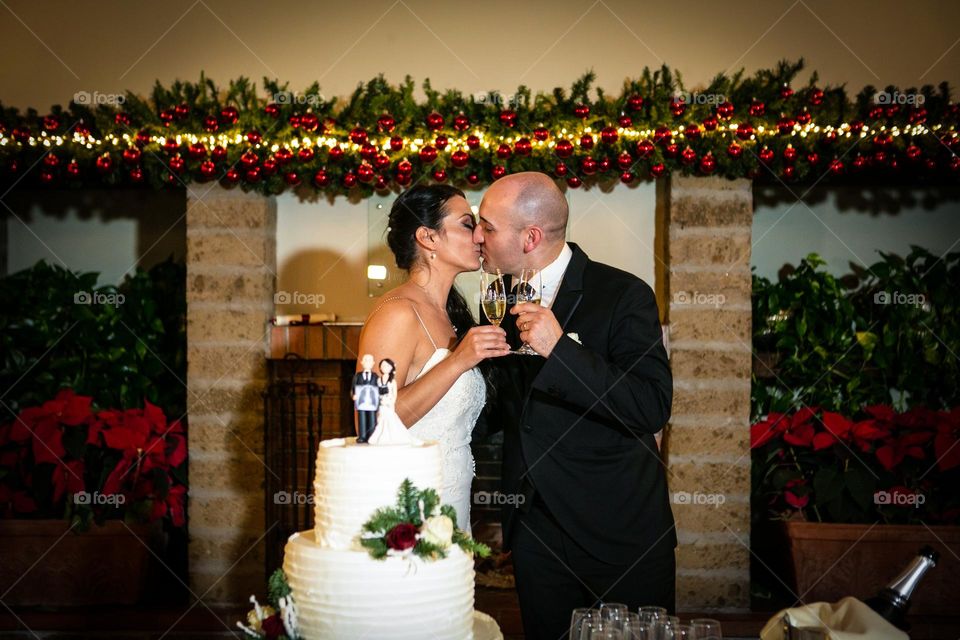 toast and kiss to our wedding