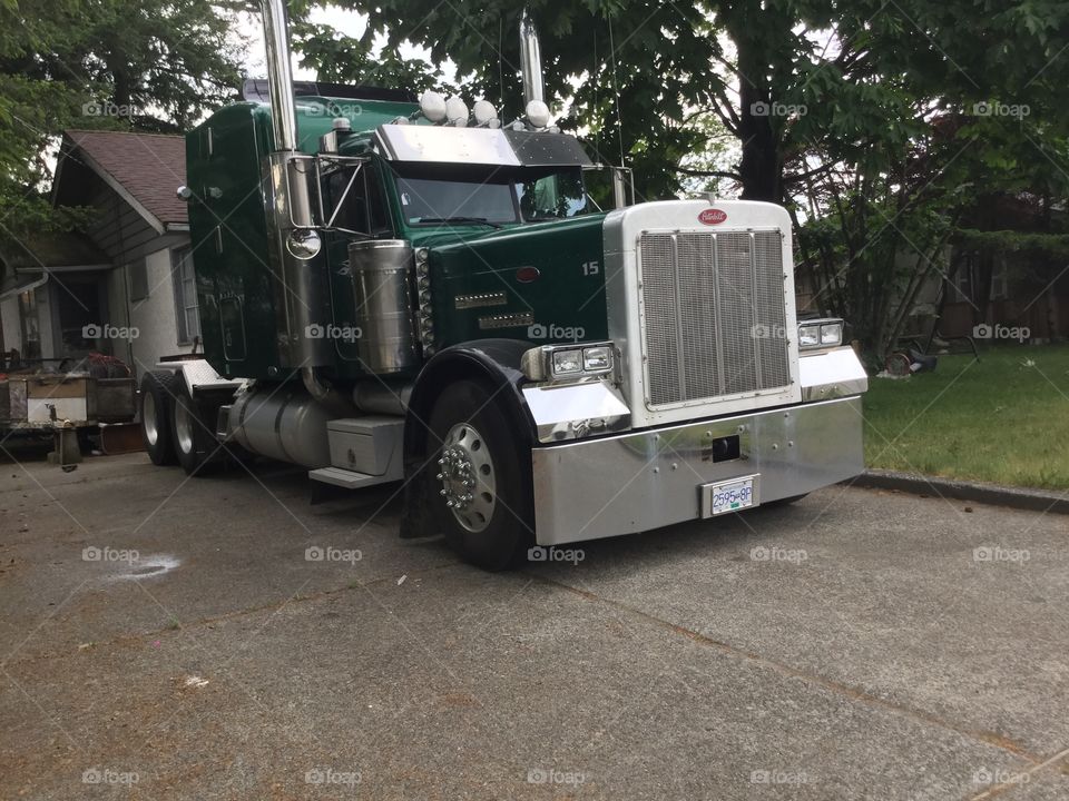 Big Rig Truck Making it’s Rounds