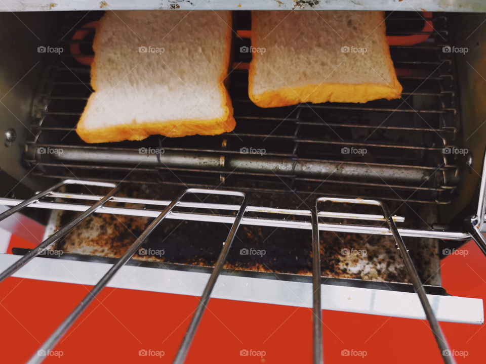 Bread toast machine