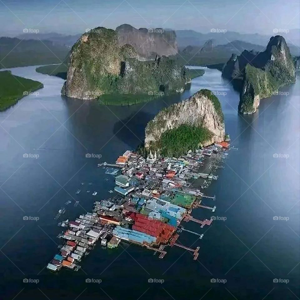 A very beautiful coastal picture on the beach, and the sweetness of the calm water in it is more than wonderful