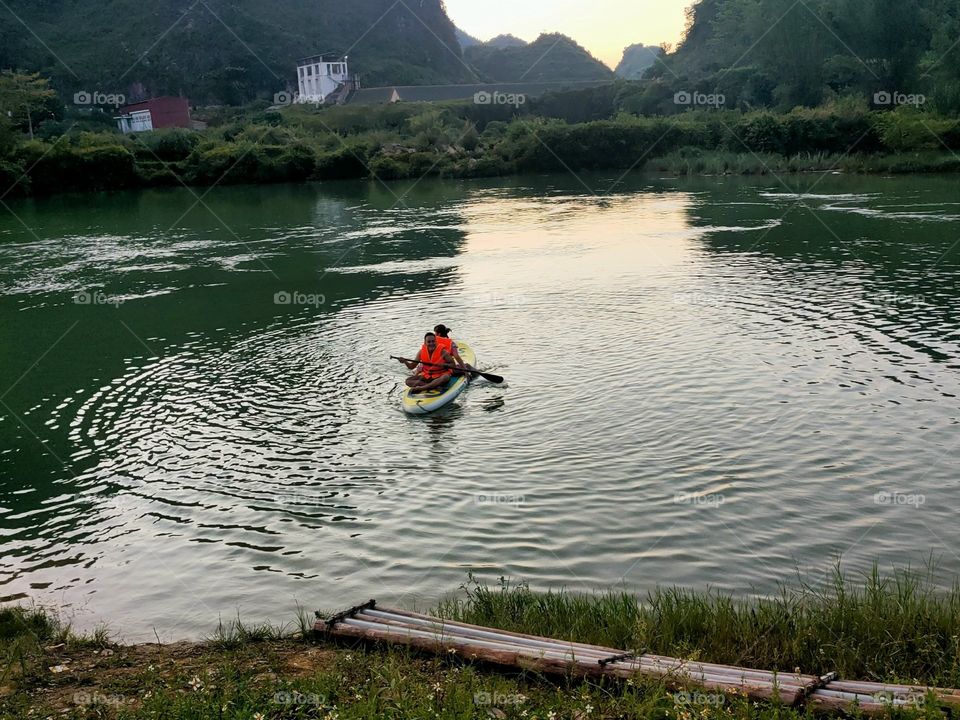 In the late afternoon, we can row the boat together