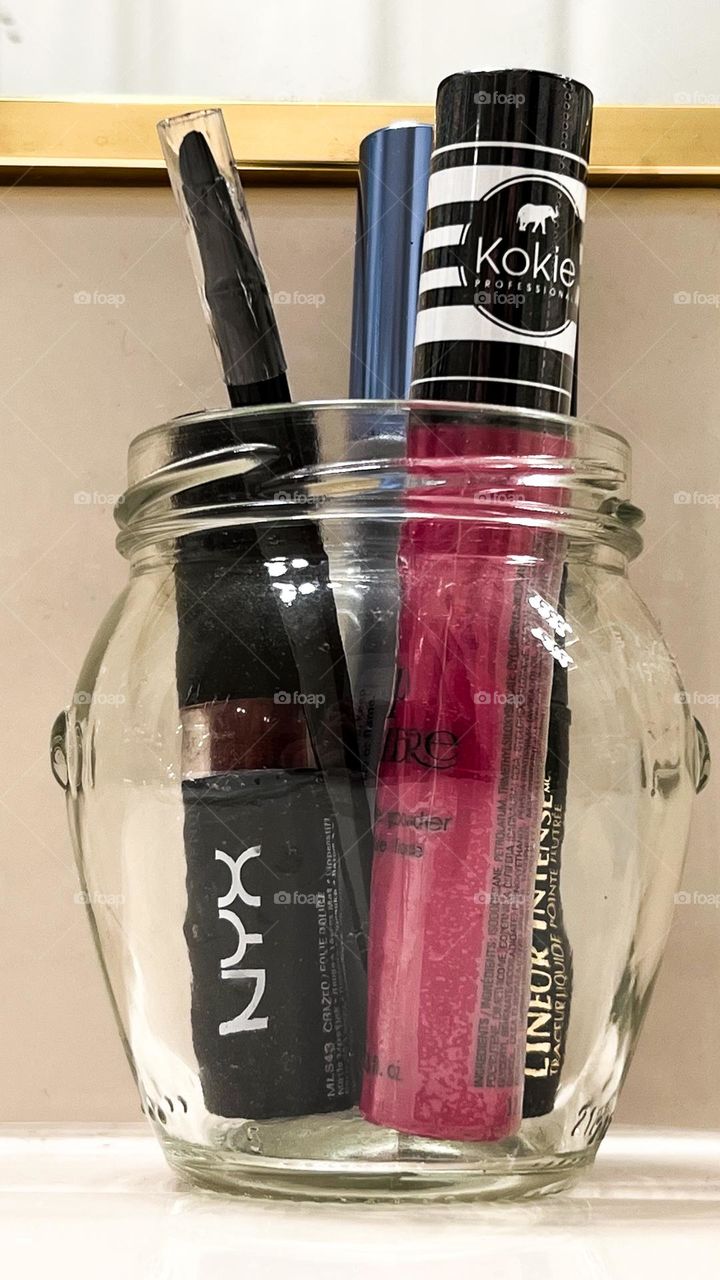 Makeup Honey Pot Essentials