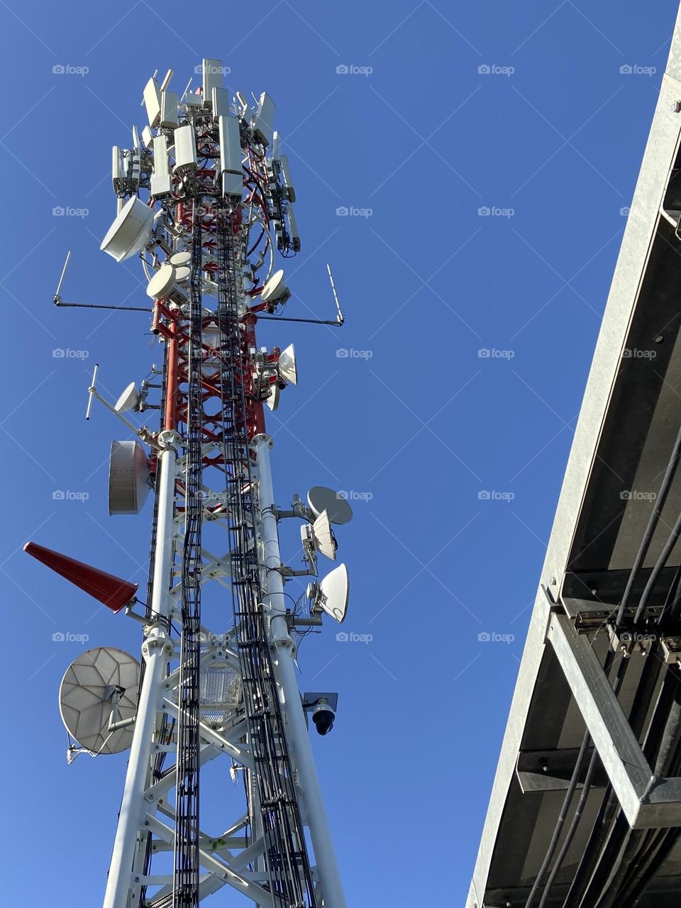 Radio tower against blue sky.