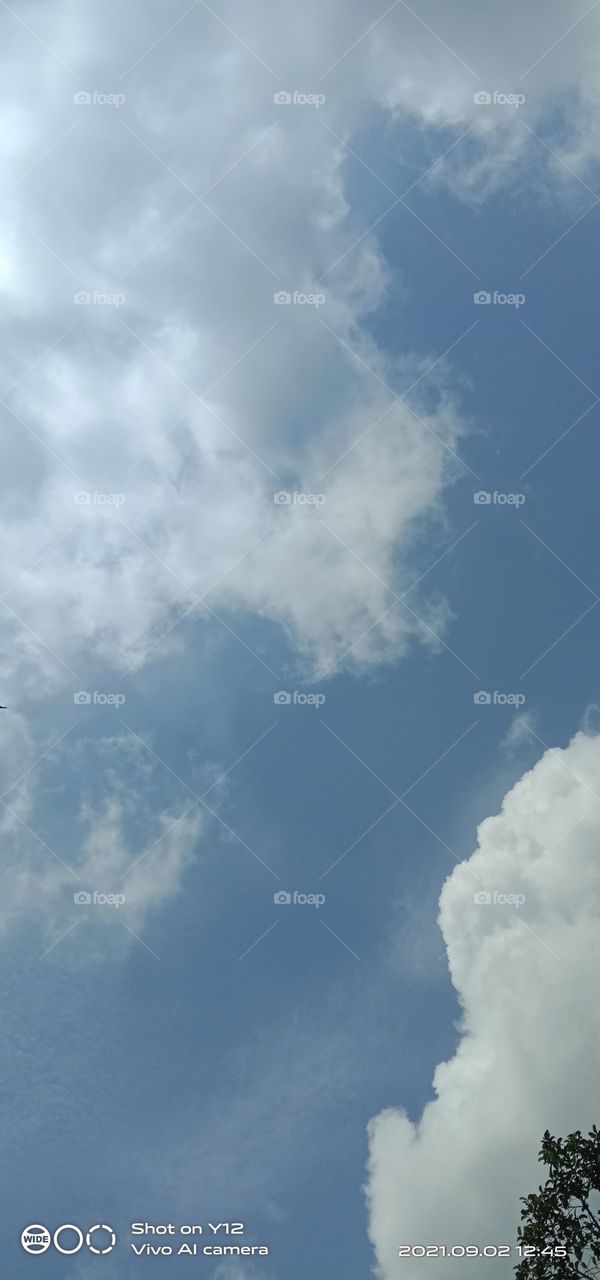 beautiful blue sky 💙 with clouds