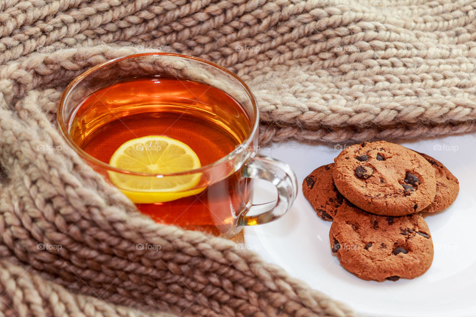 cup of tea with lemon and cookies