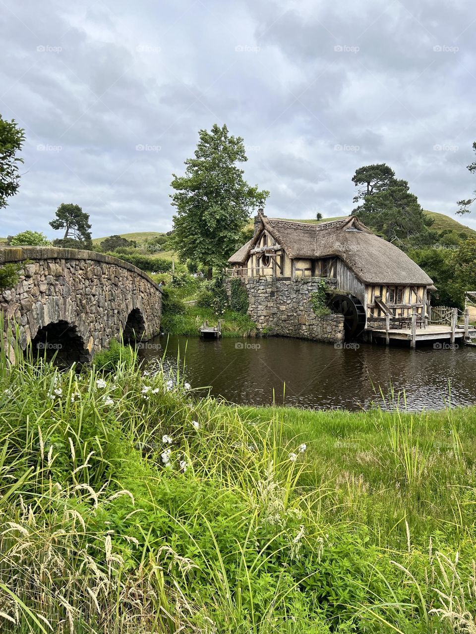 Hobbiton - New Zealand. Stream and the hobbit pub 