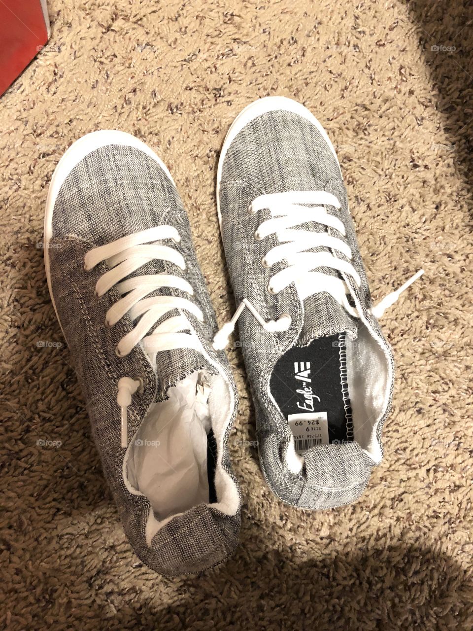 American eagle shoes brand new, bright white and fresh clean smell! I’m loving these shoes! 