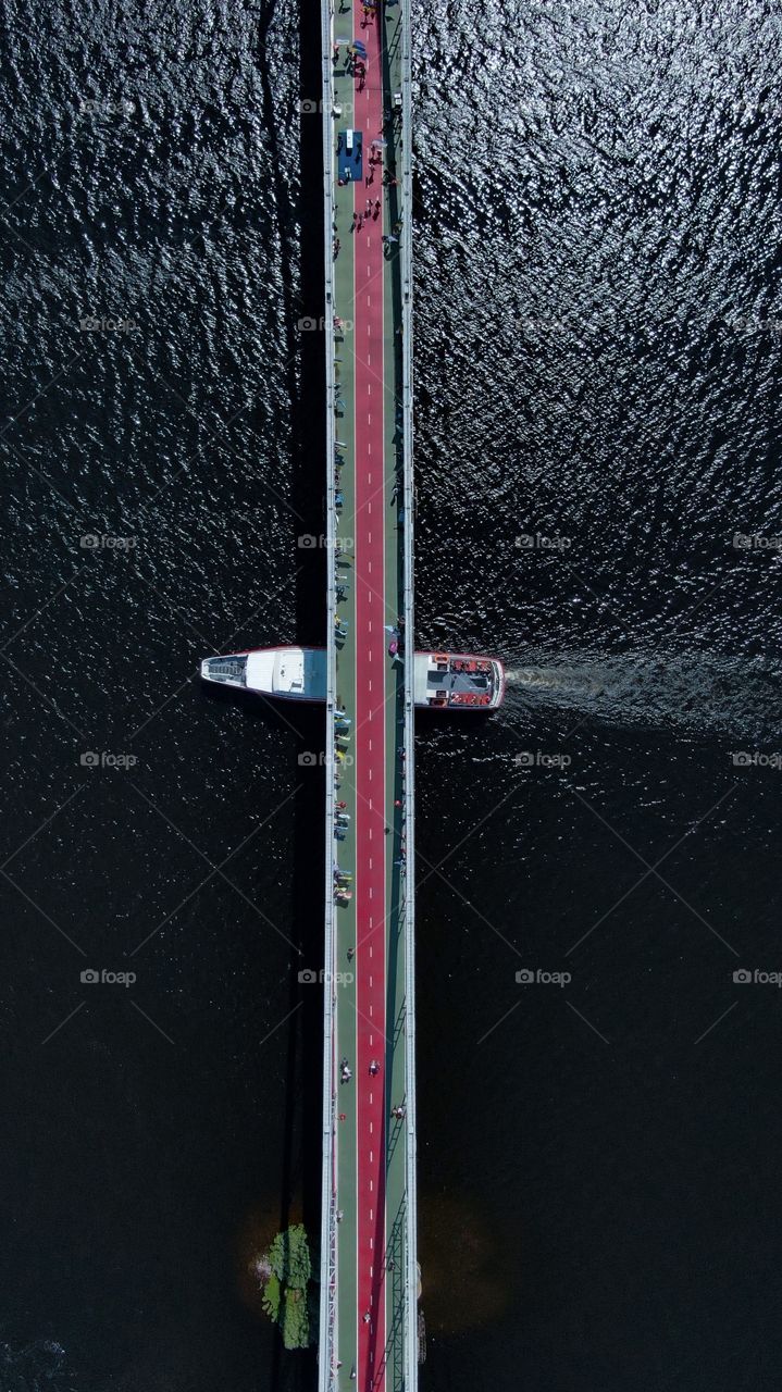 Boat under the bridge 