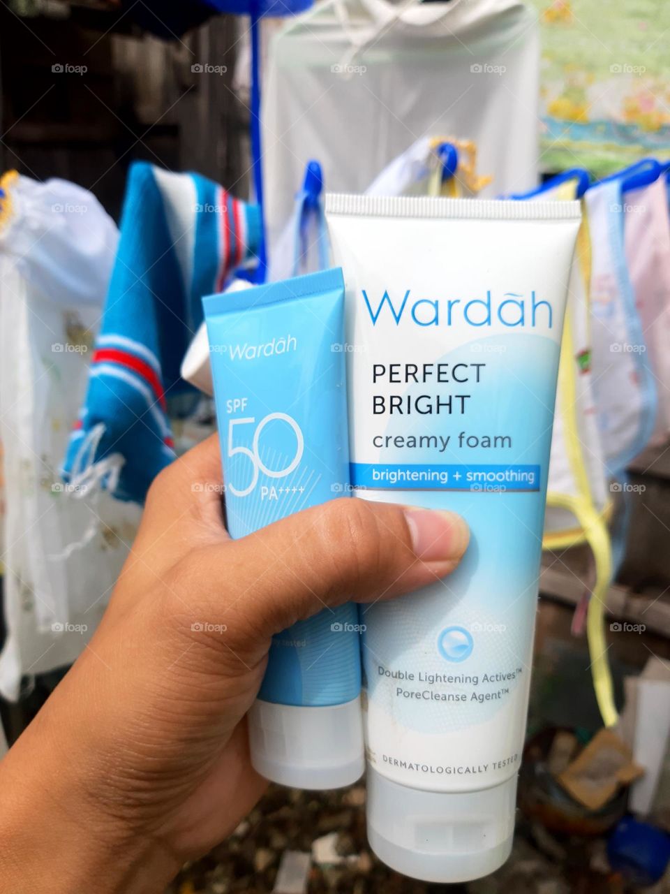 Wardah beauty product, creamy foam.