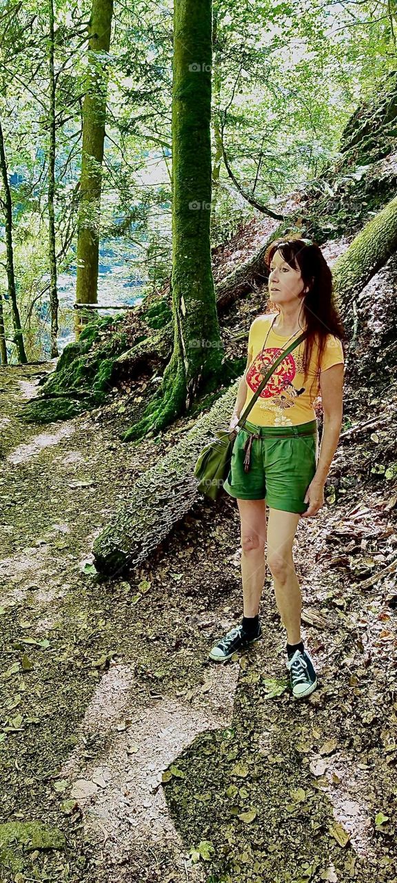 Hiking to the „Buchberger Leite“ near „Ringelai“ in „Bavaria“ where the small river turned white water rapid „Ohe“ carved valleys up to 100 meters deep into the surrounding rocks is exhausting so a stop is always welcome. 2023. Hypnotic Productions